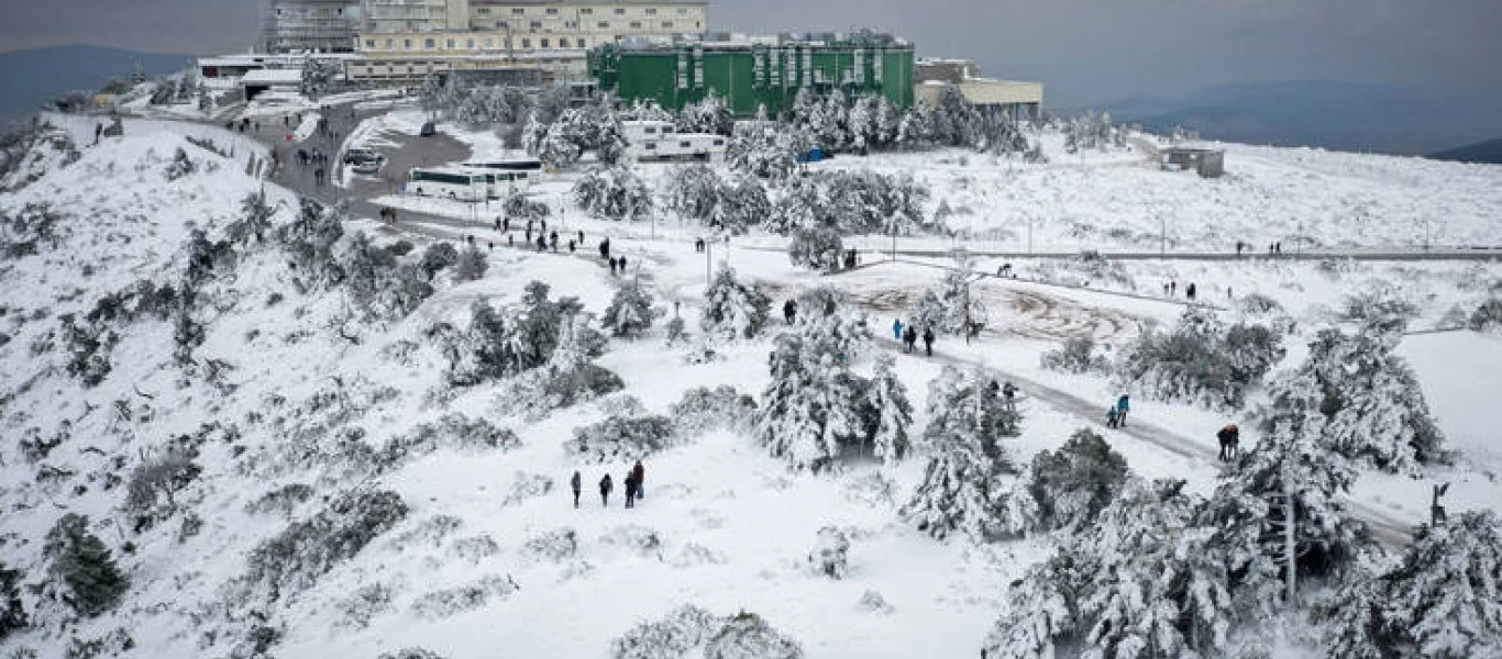 Η χιονισμένη Πάρνηθα από ψηλά - Μαγευτικές εικόνες από το λευκό τοπίο